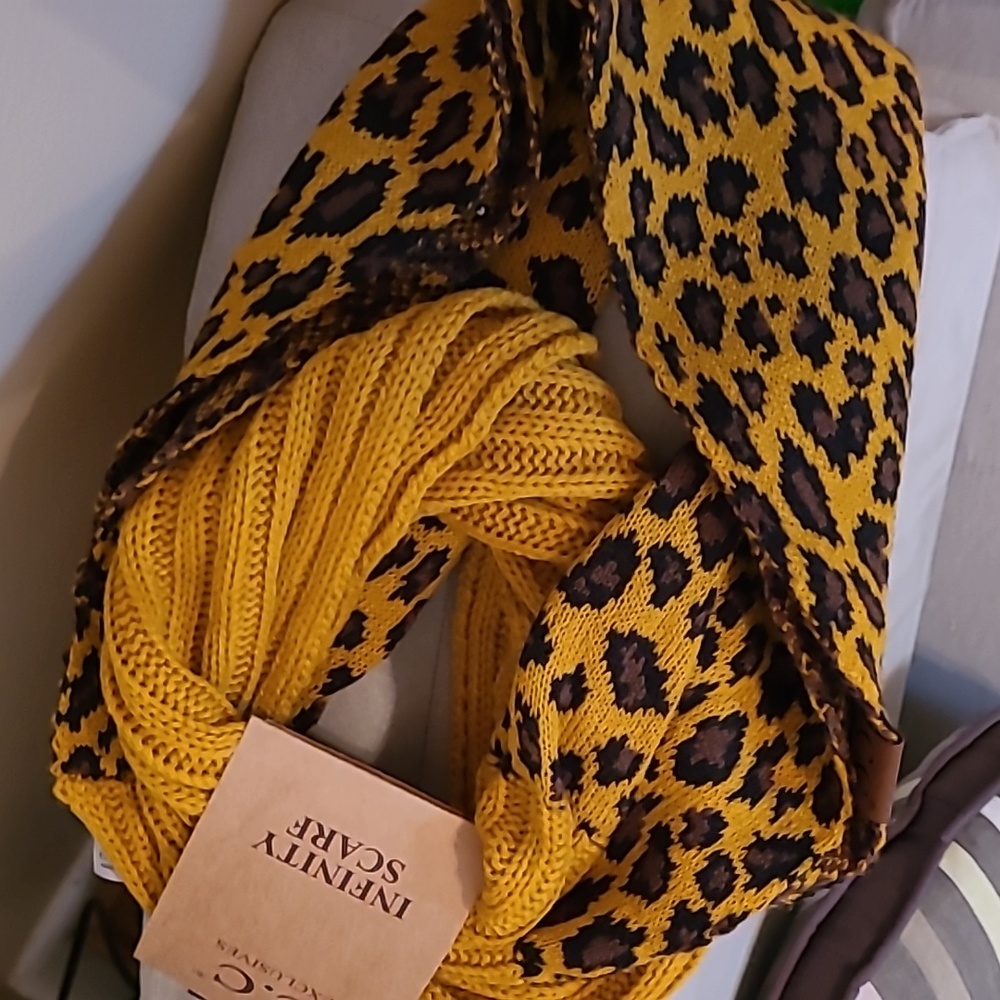 CC Exclusive infinity scarf